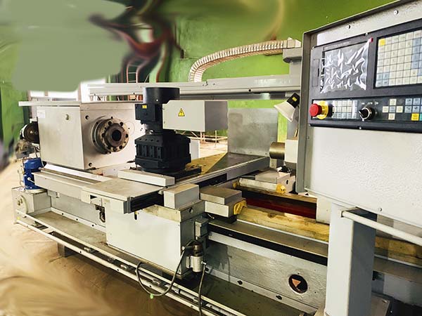 Загальний вигляд токарного верстата з ЧПУ 16М30Ф3 Загальний вигляд токарного верстата з ЧПУ 16М30Ф3